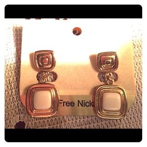 Young yet sophisticated earrings